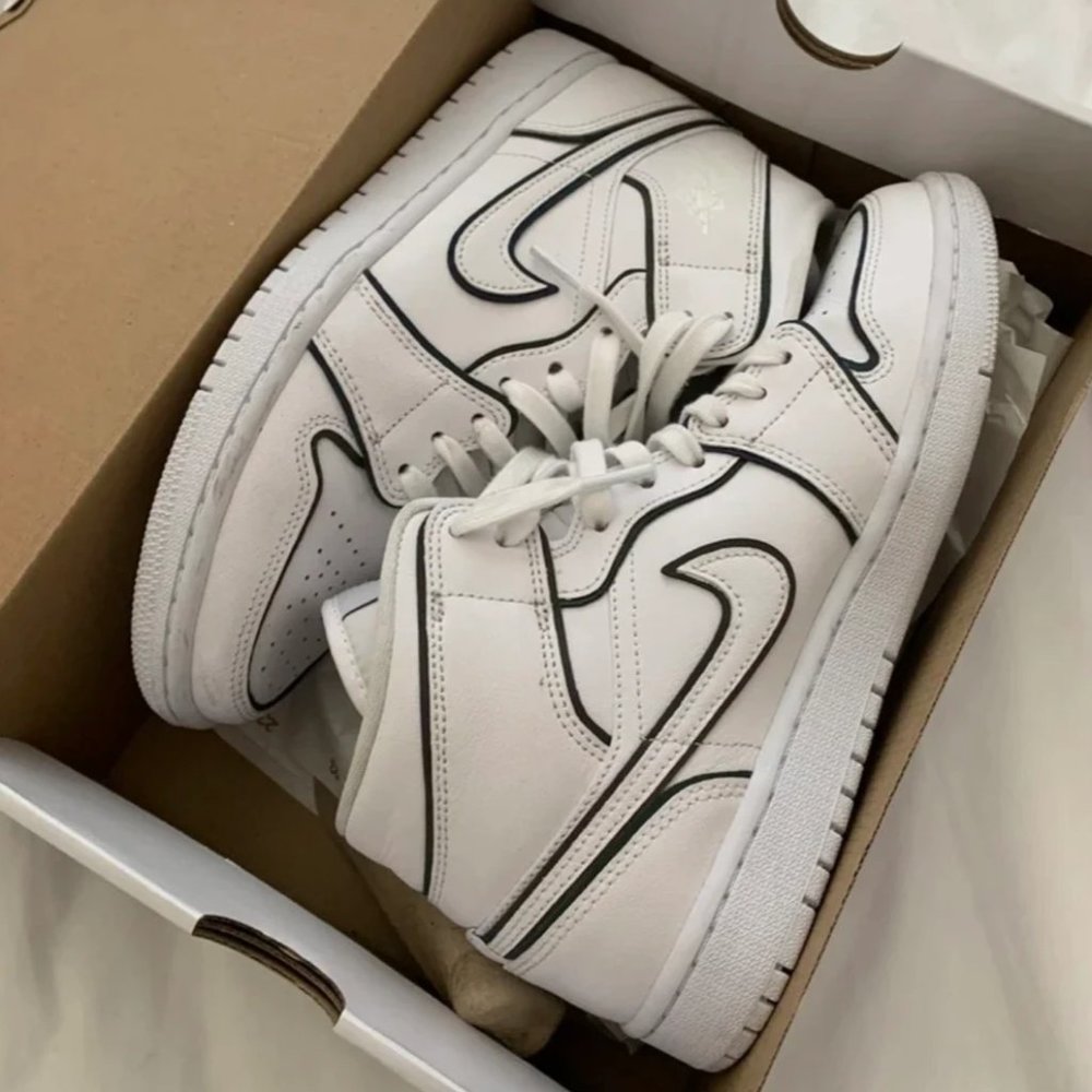 Jordan 1 mid iridescent reflective white (W)